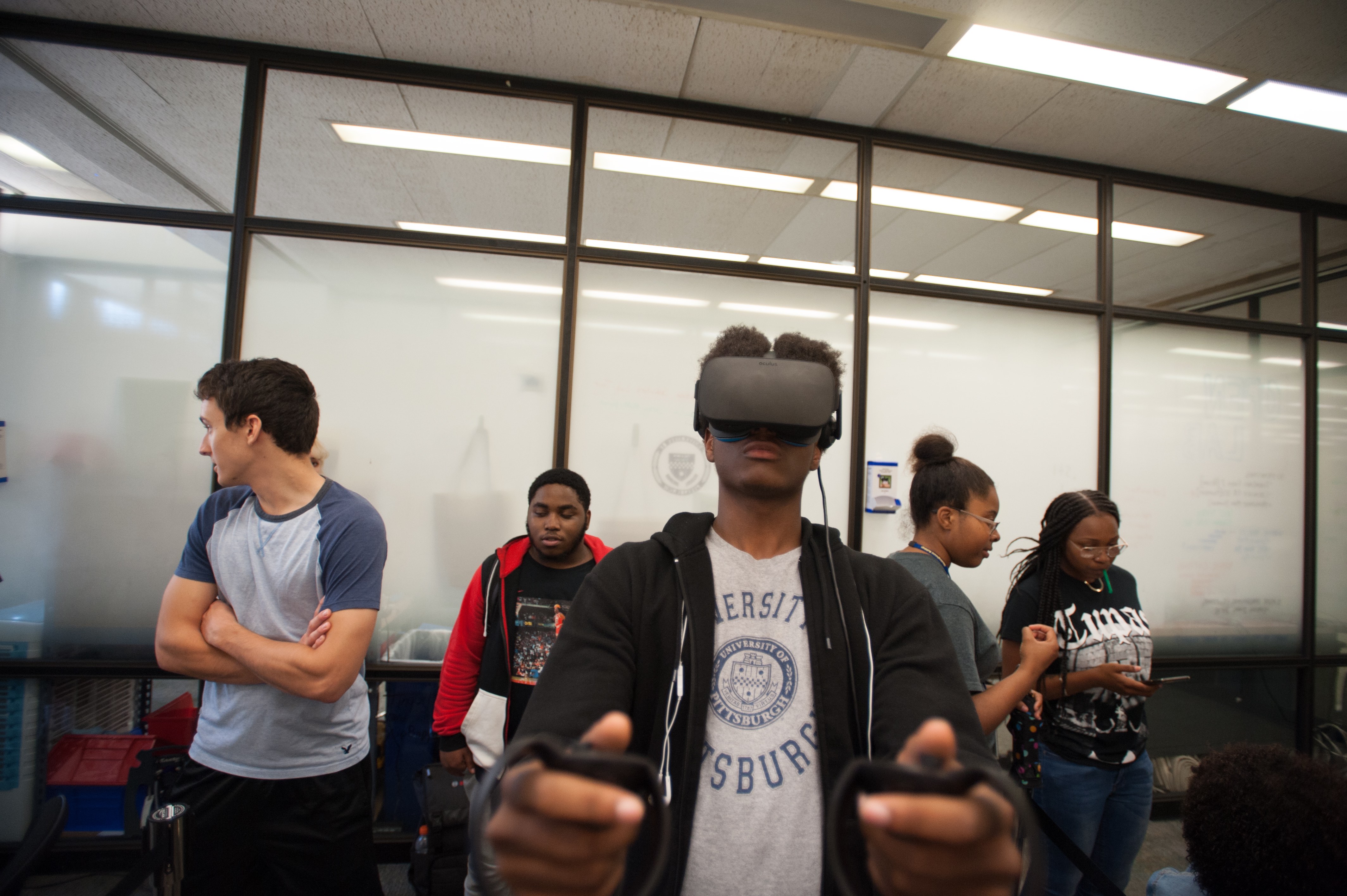 Justice Scholars students experiencing virtual reality in the Open Lab at Hillman Library.